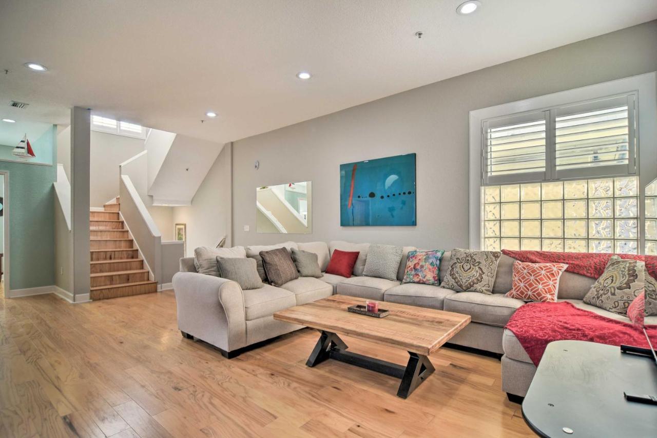 Coastal Sea Side Townhome - Walk To Beach! Clearwater Beach Eksteriør billede